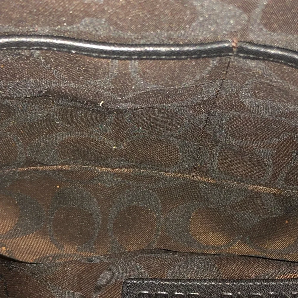 Coach black leather shoulder bag like new , vintage great size not heavy